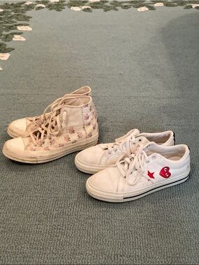 2 pair of converse flower and heart